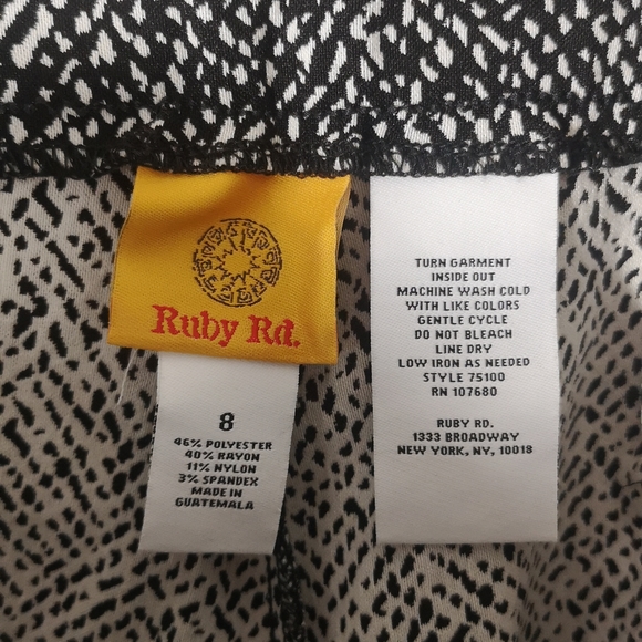Ruby Rd. Women's Career Pant, Size 8, Black & White Design, Excellent Condition - Picture 4 of 4